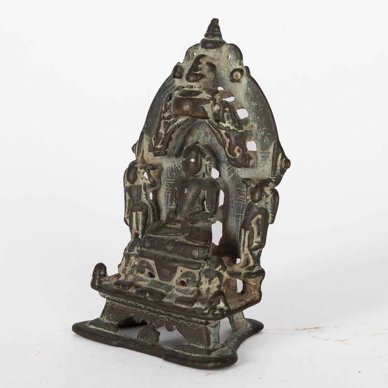 Skulptur, altare. Jain, Indien, kopparlegering med silverinläggningar 1300-/1400-tal eller äldre.