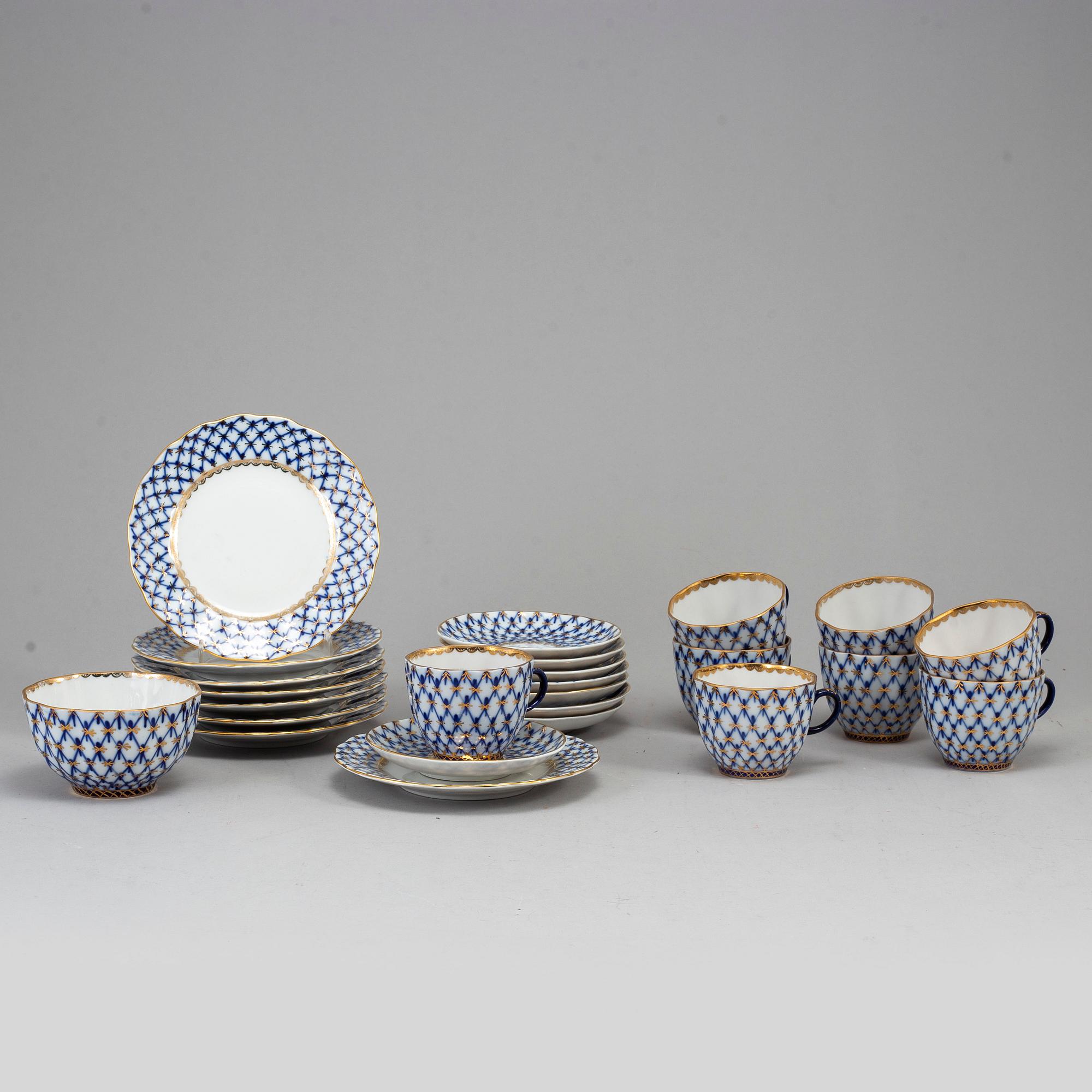 A 17-piece "Cobalt net" porcelain tableware set, Lomonosov, Soviet Union.
