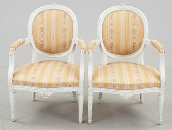 KARMSTOLAR, ett par, gustaviansk stil, omkring 1900-talets mitt.