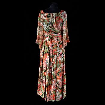 540. A floral patterned silk long skirt and blouse by Christian Dior.