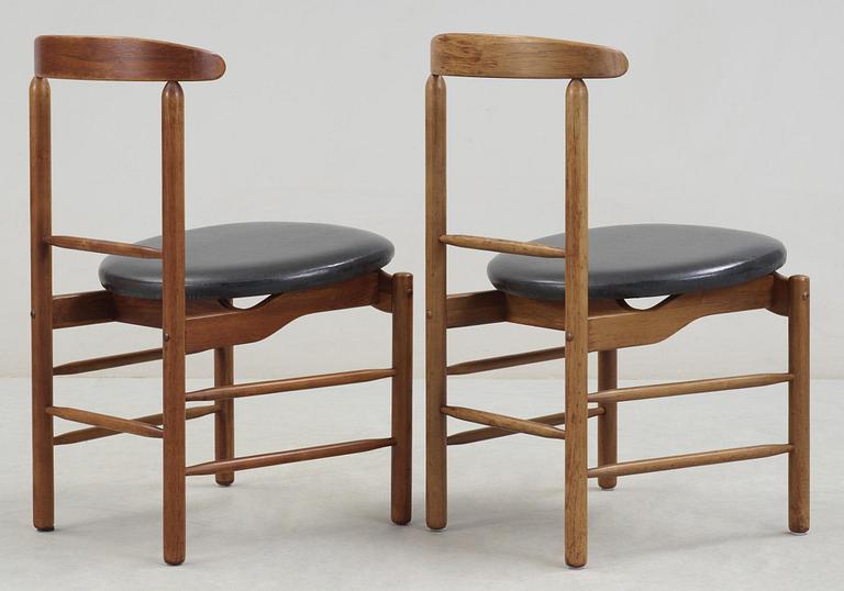 A pair of Greta Magnusson Grossman walnut and artificial leather chairs, for Glenn of California, USA 1950's.