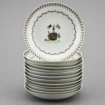 TALLRIKAR, 14 st, samt FAT, porslin, 1900-tal.