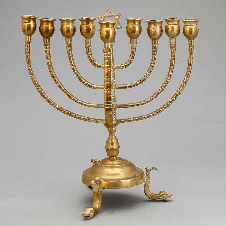 KANDELABER / MENORAH LJUSSTAKE, mässing, judisk, 1900-tal.
