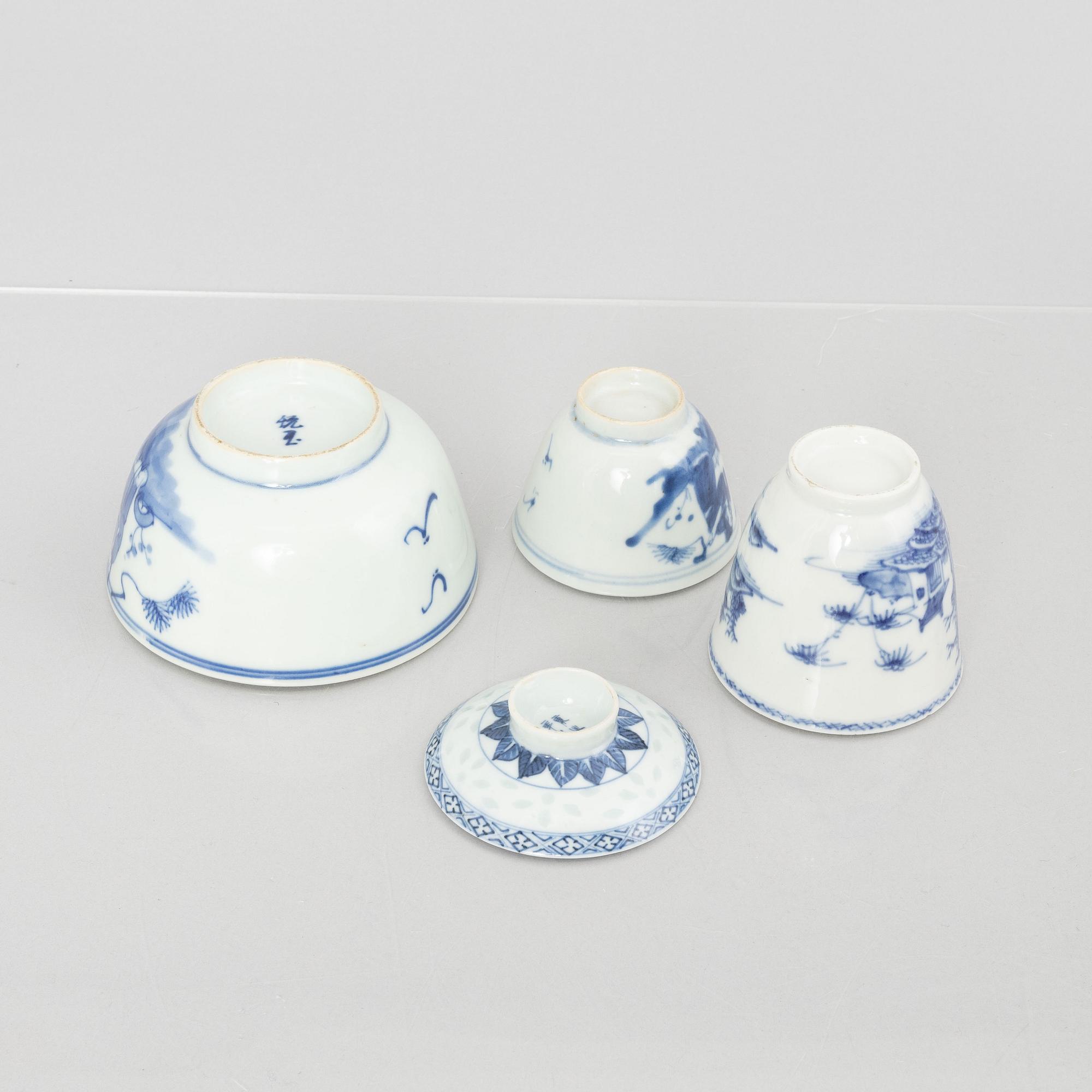 A set of 13 porcelain pieces, China, Qing dynasty, 18th century - early 20th century.