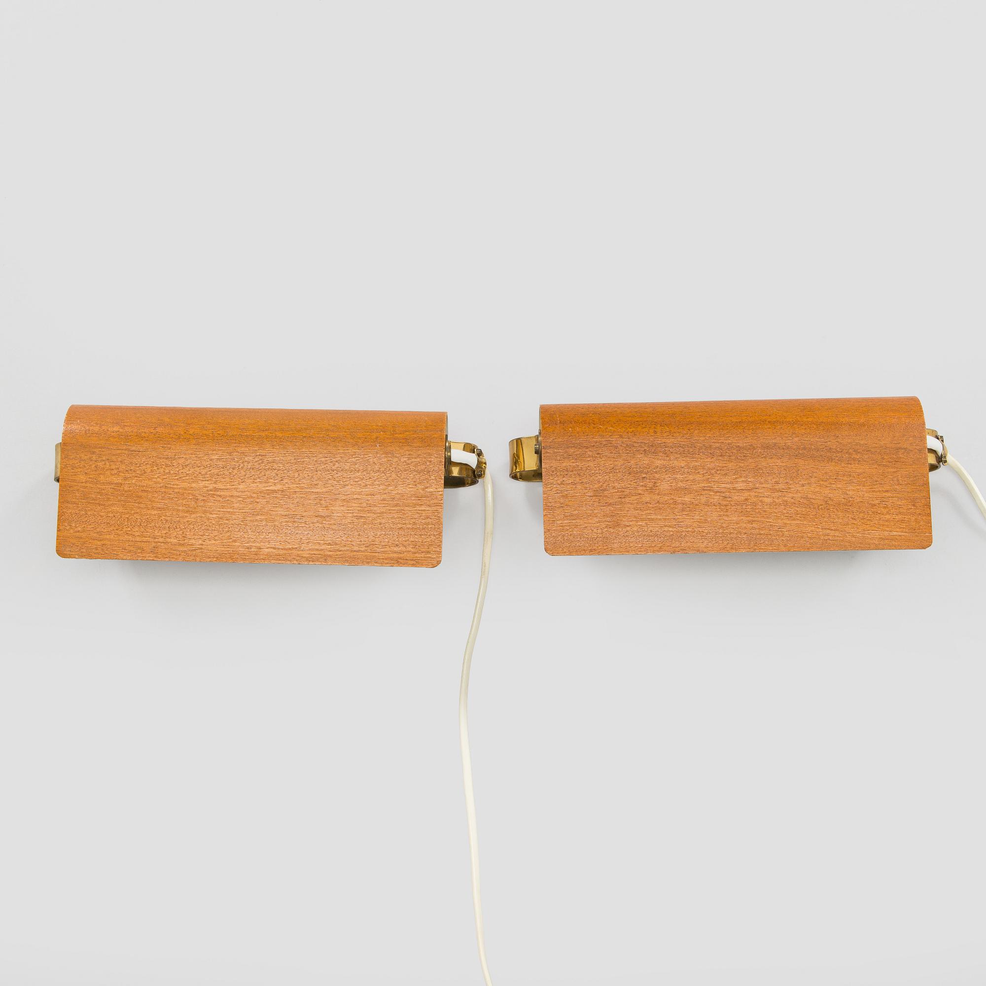A pair of mid-20th century model 2317 wall lights by Valinte.