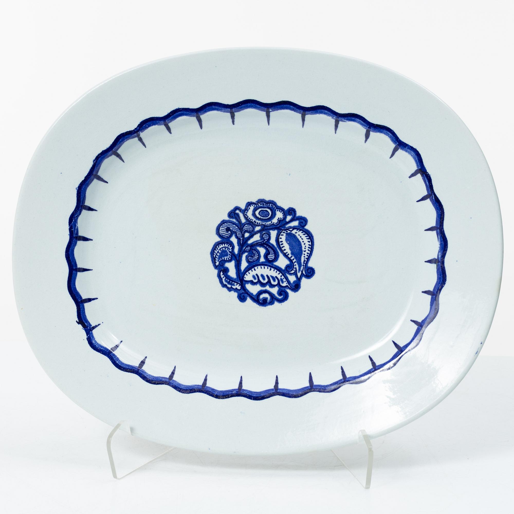 Wilhelm Kåge, 35 pieces of a 'Liljeblå' service, Gustafsberg, Sweden, 1918-1936.