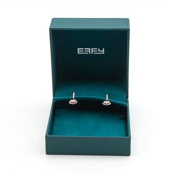 Örhängen, ett par, 14K roseguld med briljantslipade diamanter.