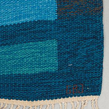 MATTA. Rölakan. 238,5 x 175 cm. Signerad Signerad GBJ samt en vävarsignatur i form av ljusgrön ruta.