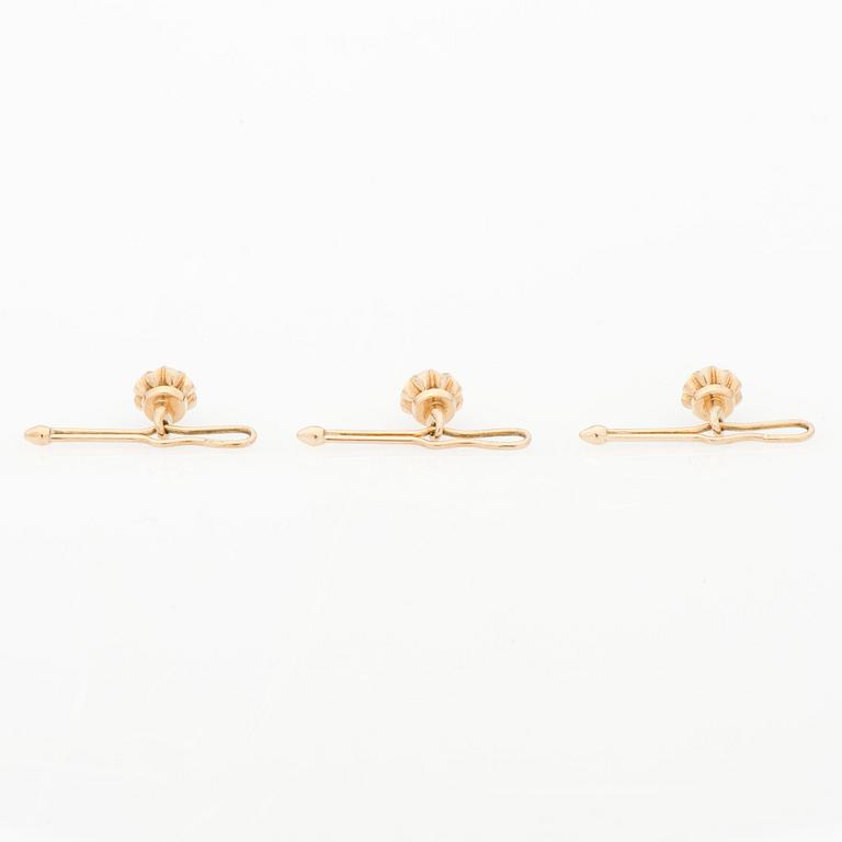 FRACKKNAPPAR, 3 st, 14K guld, pärlor.