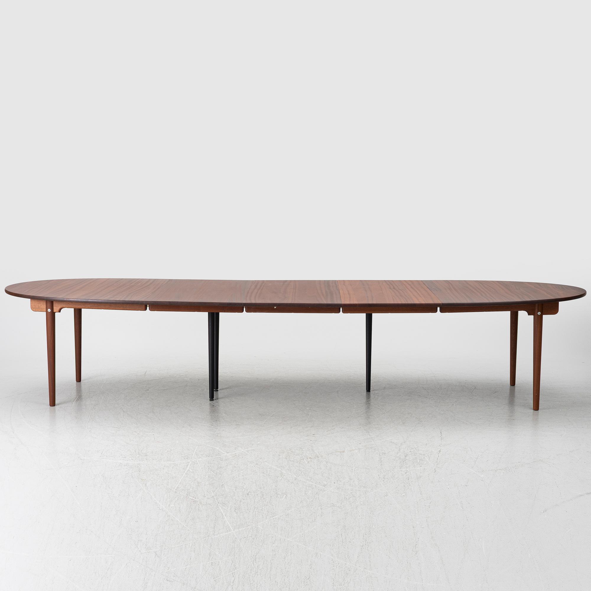 Hans J. Wegner, matbord, modell CH338, Carl Hansen, Danmark, omkring 2020.