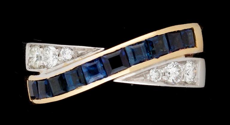 RING, guld med safirer och diamanter.