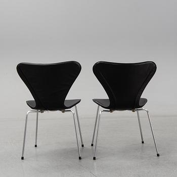 ARNE JACOBSEN, stolar, ett par, "Sjuan" för Fritz Hansen.