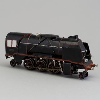 18 parts of modelltrains including Märklin, Bing Wercke, Karl Bub Germany, first half of the 20th century.