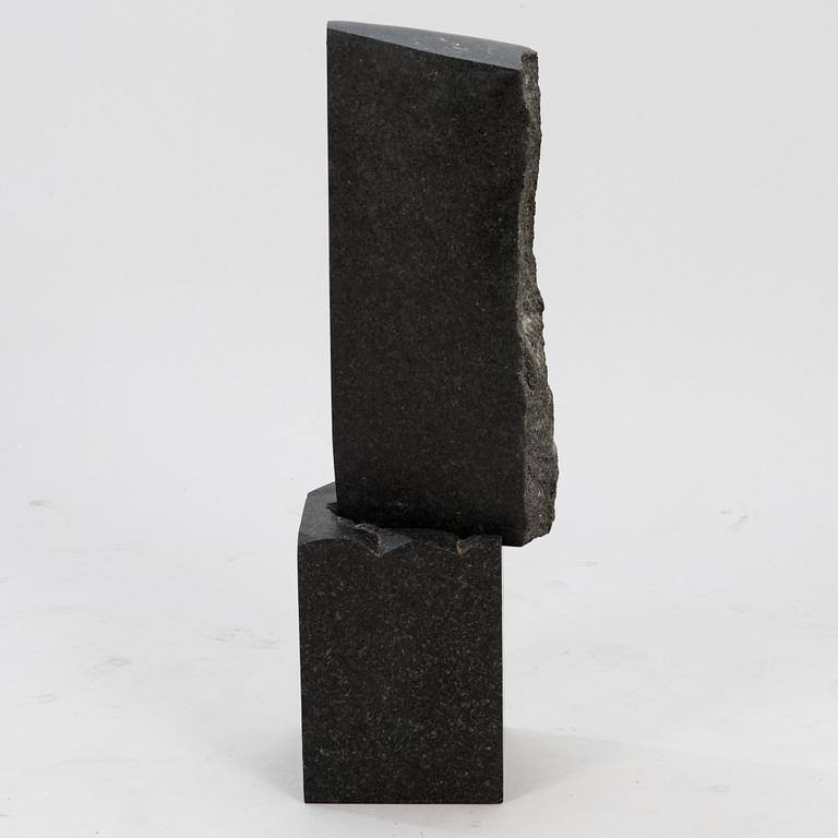 JARKKO ROTH, mustaa graniitti, signeerattu ja päivätty -74.