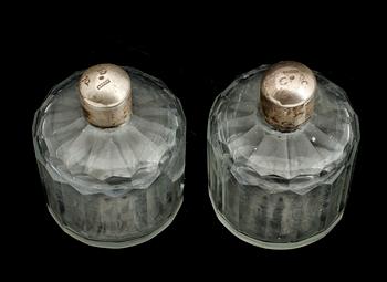 PARFYMFLAKONGER, 1 par, med silverlock, Bergs, Stockholm 1799.