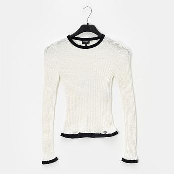 Chanel, a cotton pullover, size 34.