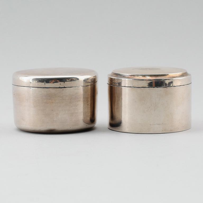 LOCKDOSOR, 2 st, silver, 1800-/1900-tal. Vikt ca 207 g.