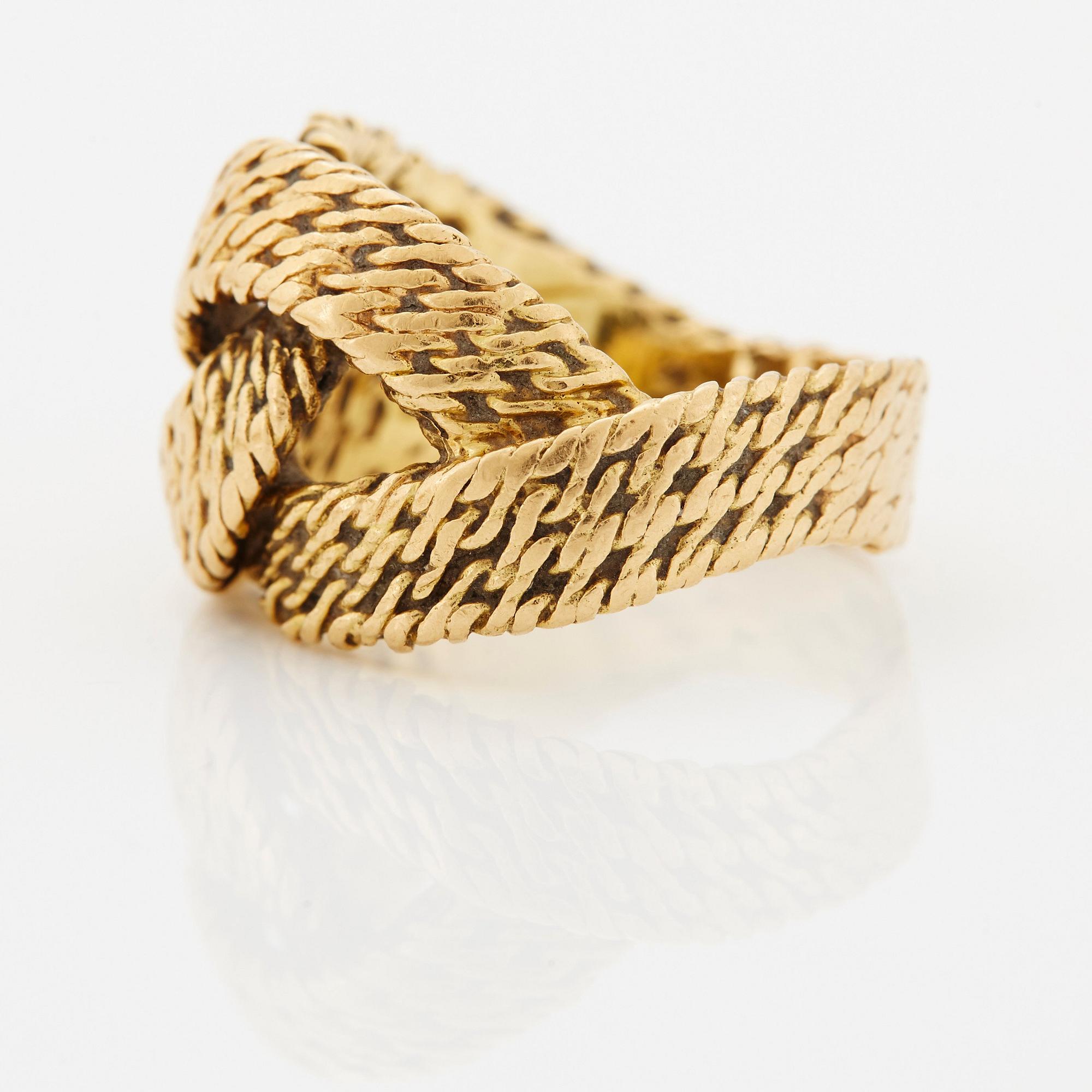Georges L'Enfant an 18K gold demi parure comprising a necklace, a bracelet and a ring.