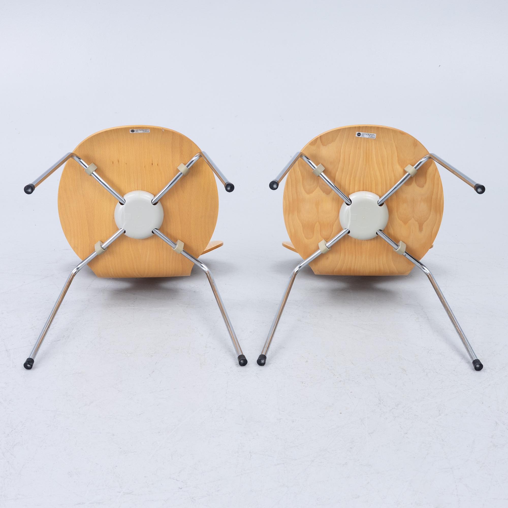 Arne Jacobsen, Chairs, a pair, "Ant", Fritz Hansen, Denmark, 1985.