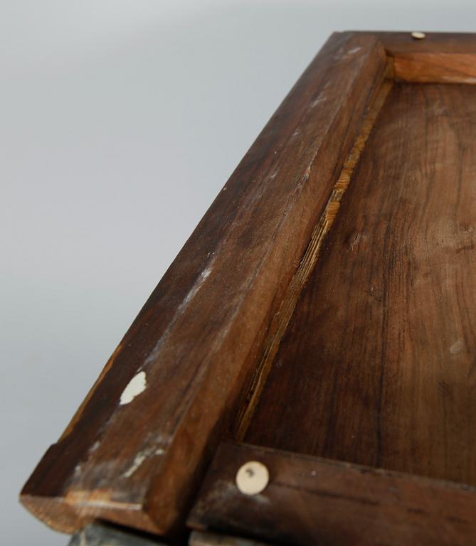 KOMMOD, sekelskiftet 1900.