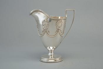 TEE- JA KAHVIKALUSTO, 5 osaa. Sterling hopeaa. J. E. Caldwell Philadephia Pennsylvania USA 1800 l. loppu.
Paino 3012 g.