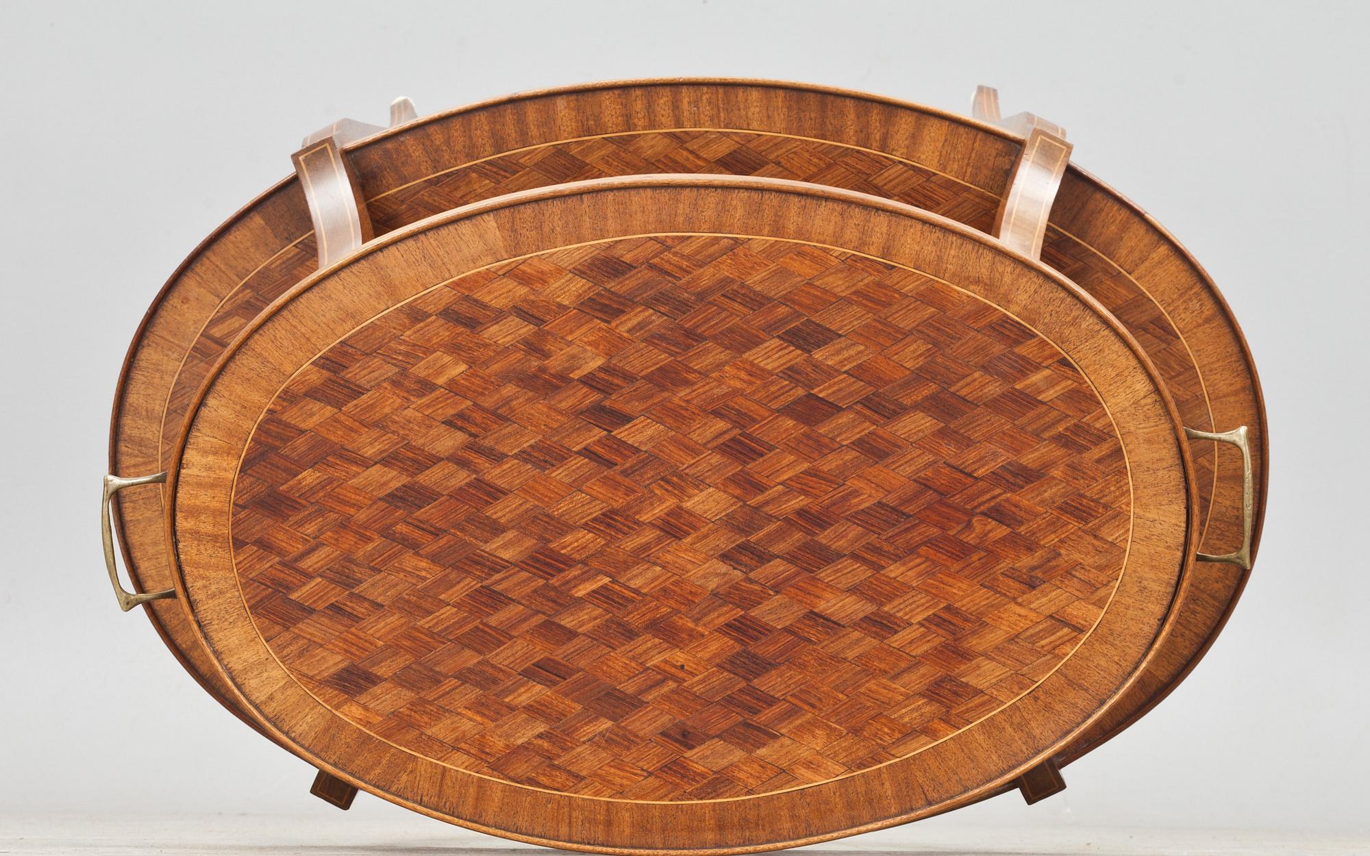 SERVERINGSBORD/ETAGERE. Louis XVI-stil.