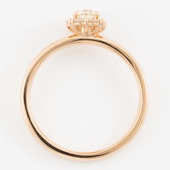 Ring in 18K gold set with brilliant-cut diamonds.
