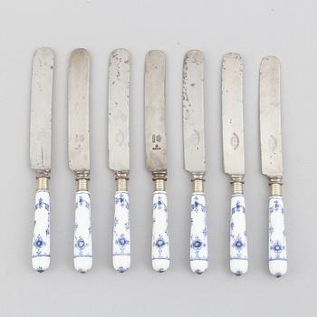 A set of seven 'Musselmalet'/'Blue fluted' Dinner knives, Raadvad's Fabrikker / Royal Copenhagen, early 20th century.