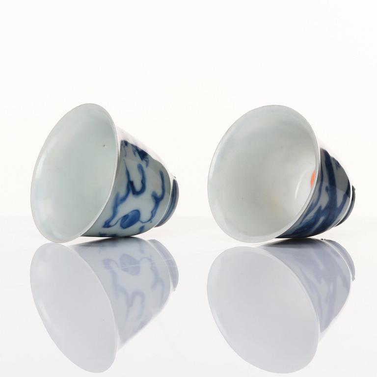 A set of two blue and white wine cups, Ming dynasty, Transition/Chongzhen (1628-44).
