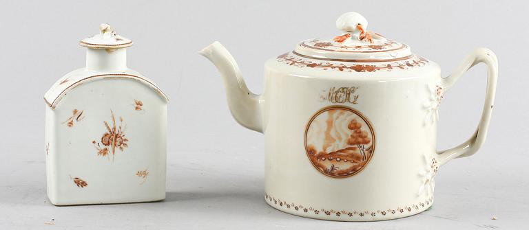 TEKANNA och TEDOSA, porslin, Kina, Qing dynastin, Jiaqing (1796-1820).