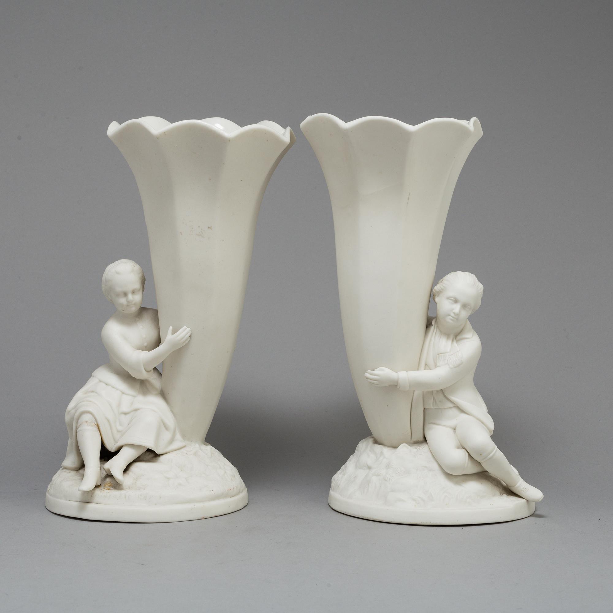 BLOMVASER, ett par, parian, Gustafsberg, ca år 1900.