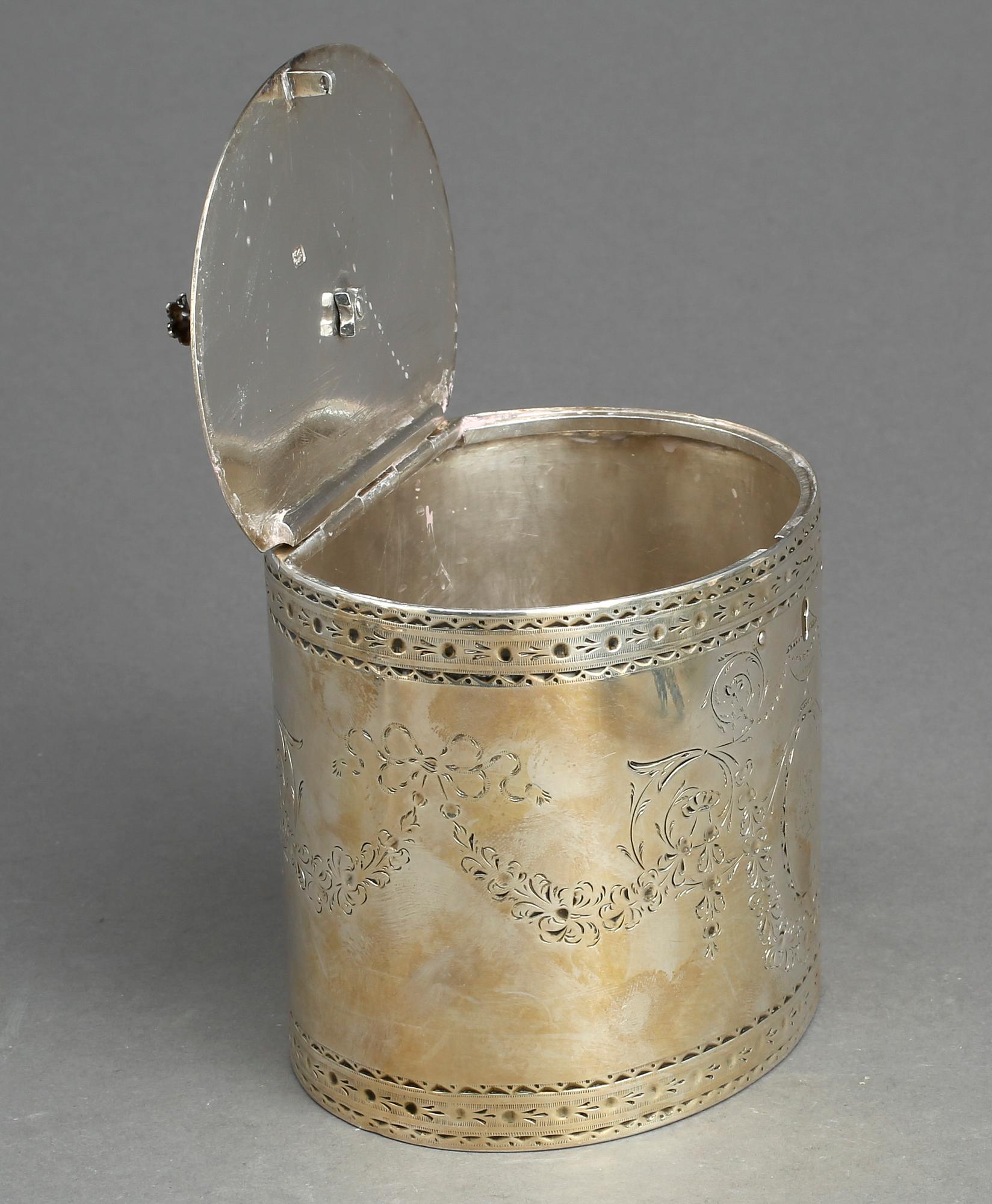 SKRIN, silver, London, England, 1700-tal. Vikt ca 284 gram.