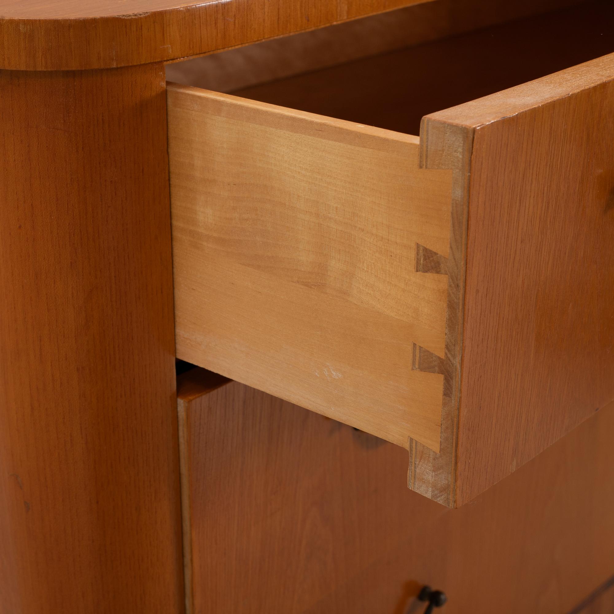An elm veneered chest of drawers.