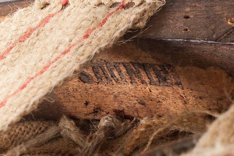 KARMSTOLAR, ett par, märkta Mundus, design J.Hoffman.