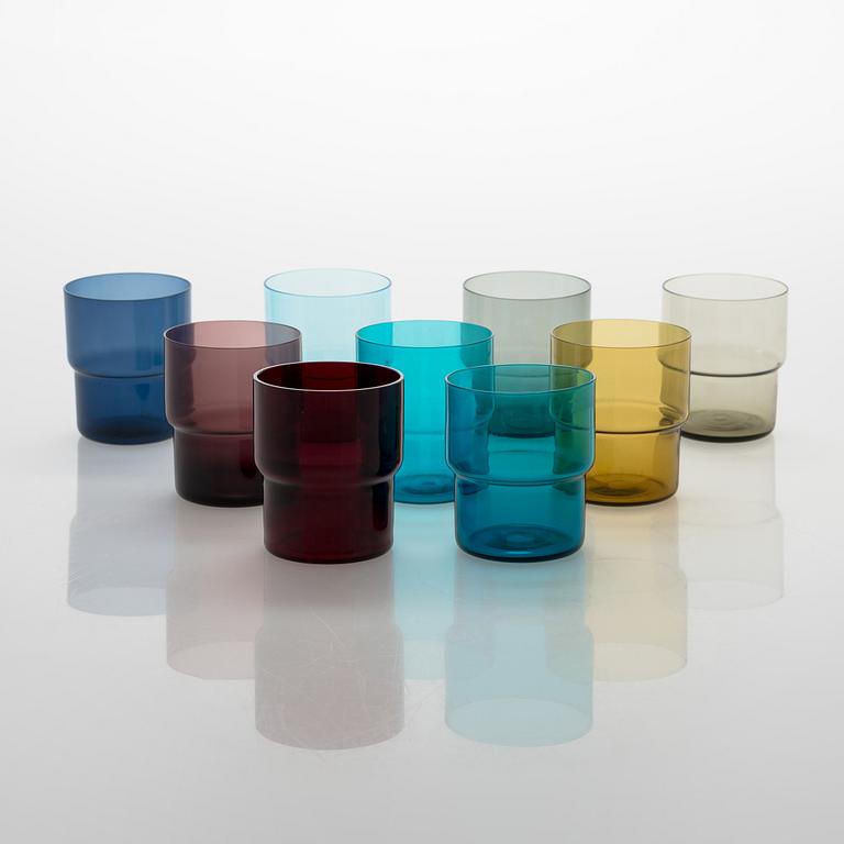 Saara Hopea, basket with a 10-piece glassware set, Nuutajärvi. Design year 1952.