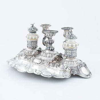 Gustaf Theodor Folcker, skrivbordsställ/ bläckställ, silver och glas, nyrokoko, Stockholm 1867.