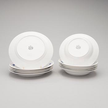 A 43-piece porcelain dinnerware set, "Blå blom", Gustavsberg.