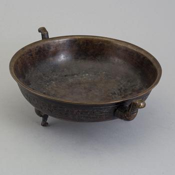 A Chinese 20th century bronze incense burner.