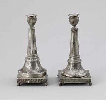 LJUSSTAKAR, 2 st snarlika, tenn, sengustavianska 1800-talets början.