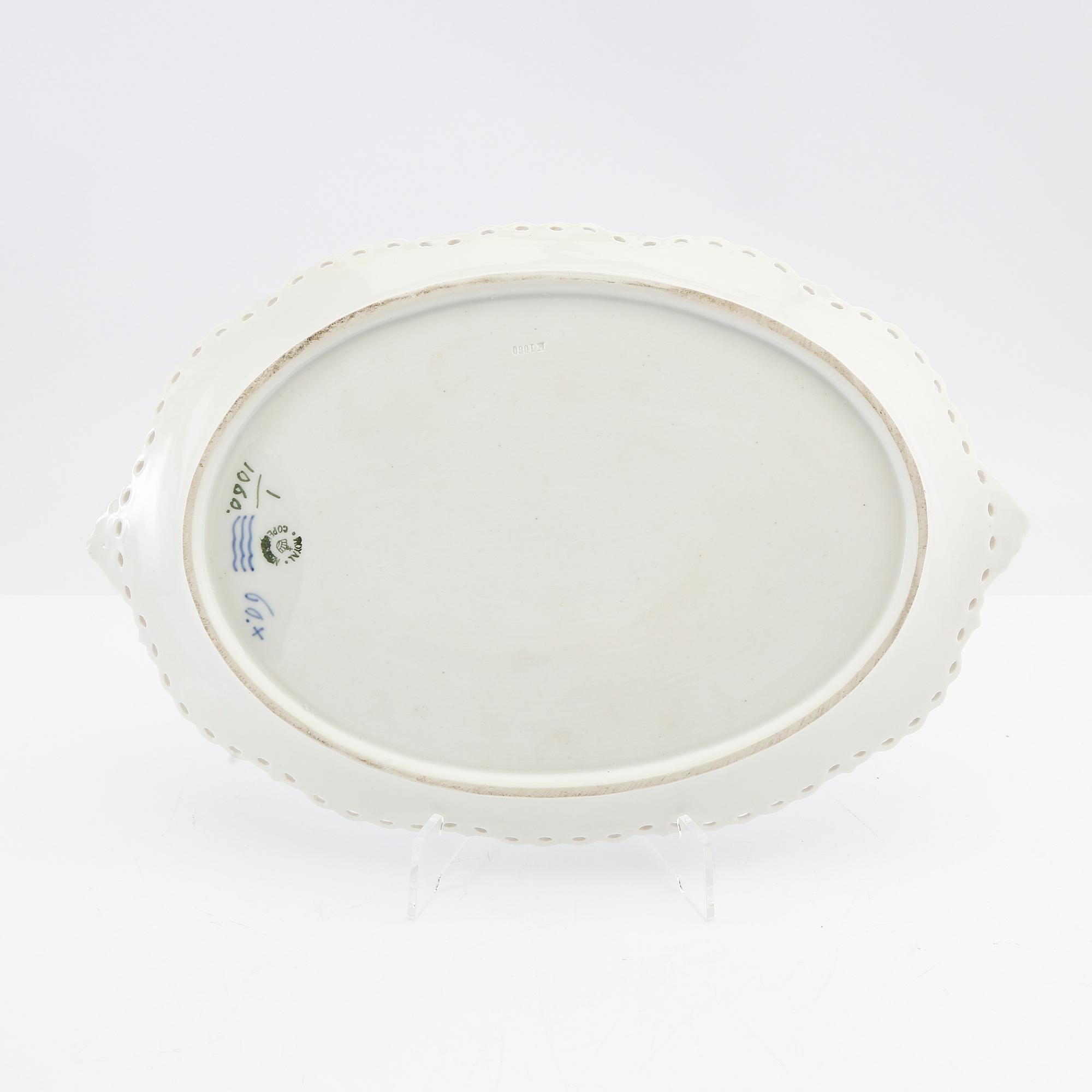 Bowl with saucer "Musselmalet helblonde" Royal Copenhagen Denmark porcelain.
