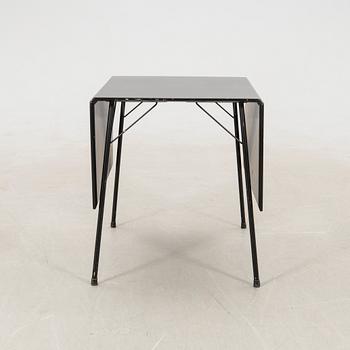 Arne Jacobsen, drop-leaf table, model 3601, Fritz Hansen, Denmark, 1960s.