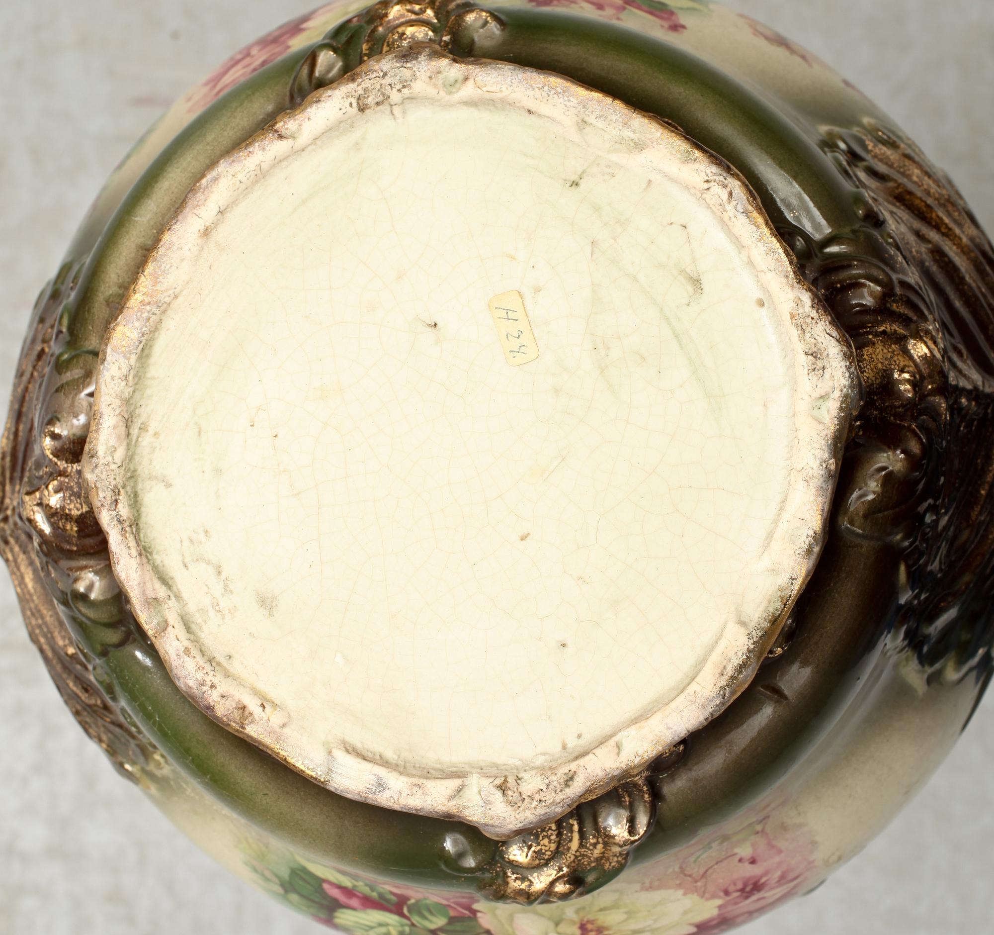 PIEDESTAL med YTTERFODER, majolika, Viktoriansk, England. 1800-talets slut.