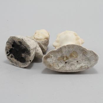 BYSTER, 2 st, alabaster och sten, 1900-tal.