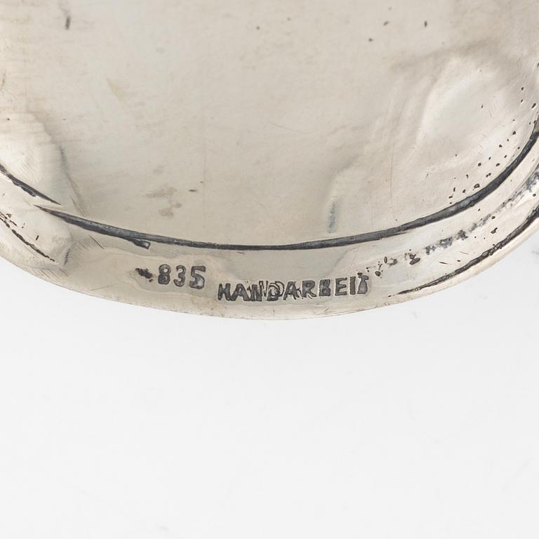 Figurin/konfektskål, silver, troligen Tyskland, svenska importstämplar, 1900-tal.