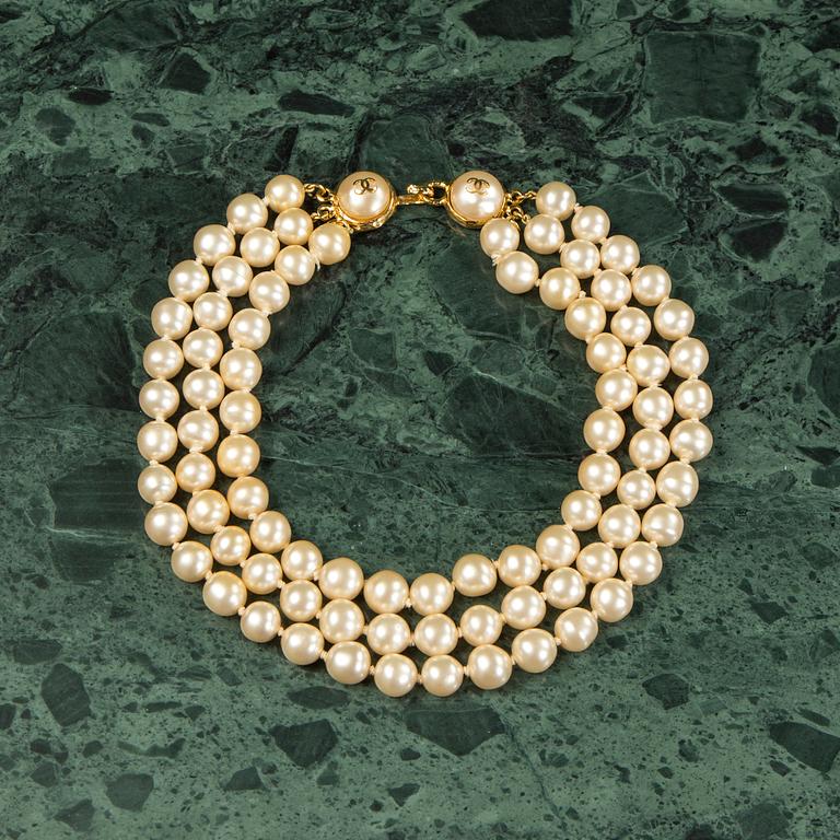 A necklace by CHANEL.