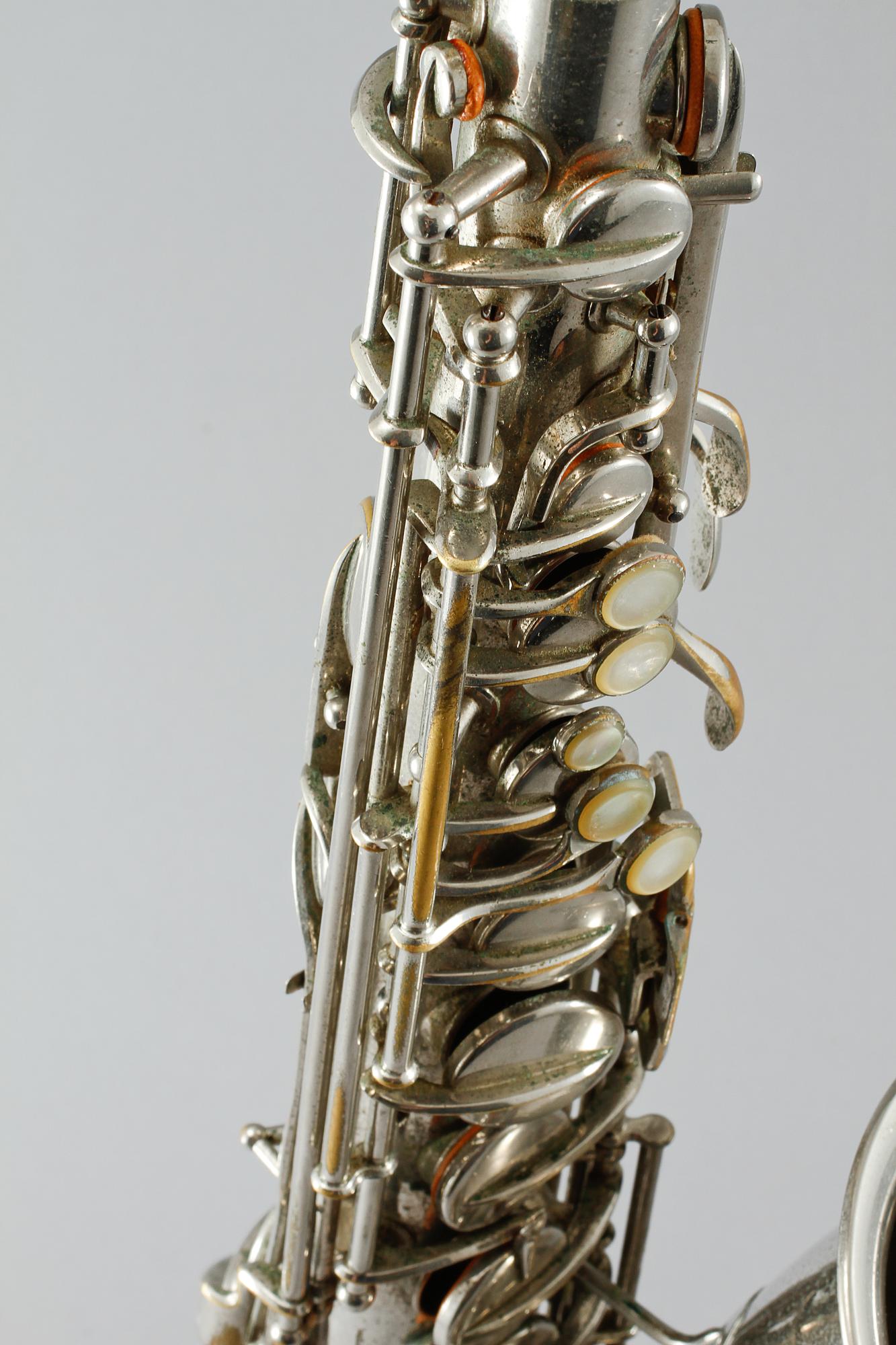 SAXOFON, vitmetall, C.G. Conn Ltd, USA, 1900-tal.