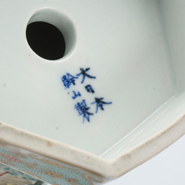 VAS, porslin, Japan, tidigt 1900-tal.