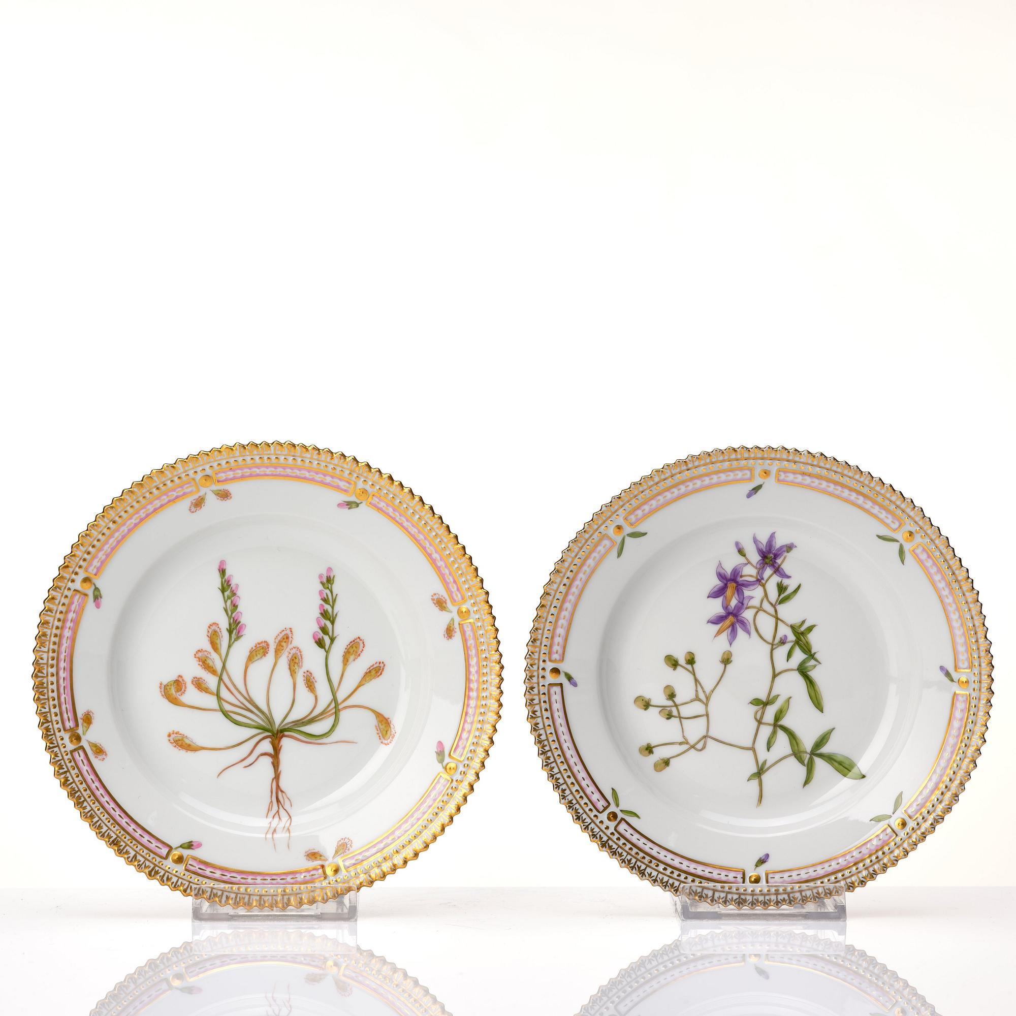 A set of 12 Royal Copenhagen 'Flora Danica' dishes, Denmark, 20th Century.