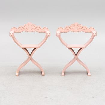 Armchairs, a pair, so-called "Dante chairs", Renaissance Style, second half of the 20th Century.