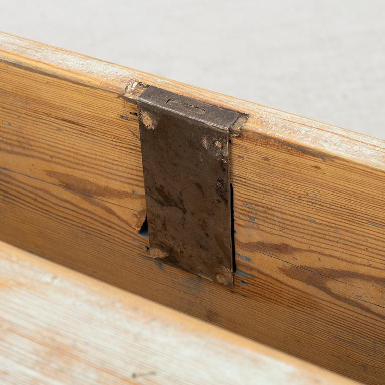 Byrå, gustaviansk, 1800-talets början.